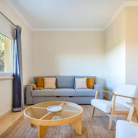 Sunny 1bdr Flat With Pool In Vau By Lovelystay *