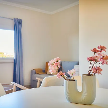 Sunny 1bdr Flat With Pool In Vau By Lovelystay *