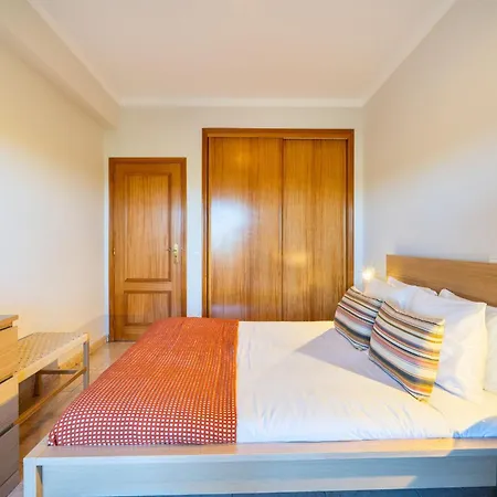Appartamento Sunny 1bdr Flat With Pool In Vau By Lovelystay Portimão