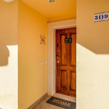 Sunny 1bdr Flat With Pool In Vau By Lovelystay *