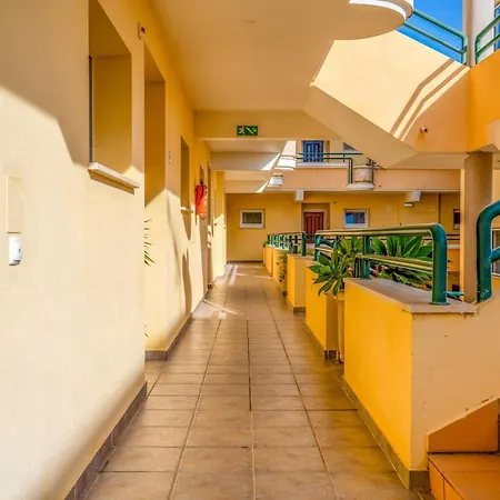 Sunny 1bdr Flat With Pool In Vau By Lovelystay * Portimao
