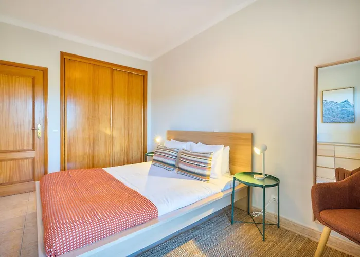 Sunny 1bdr Flat With Pool In Vau By Lovelystay 포티마오