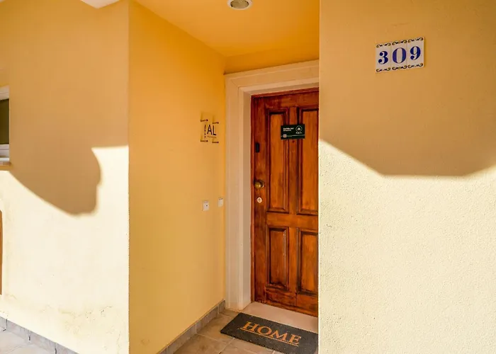 Sunny 1bdr Flat With Pool In Vau By Lovelystay *