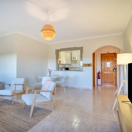 アパート Sunny 1bdr Flat With Pool In Vau By Lovelystay
