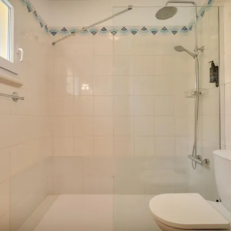 アパート Sunny 1bdr Flat With Pool In Vau By Lovelystay