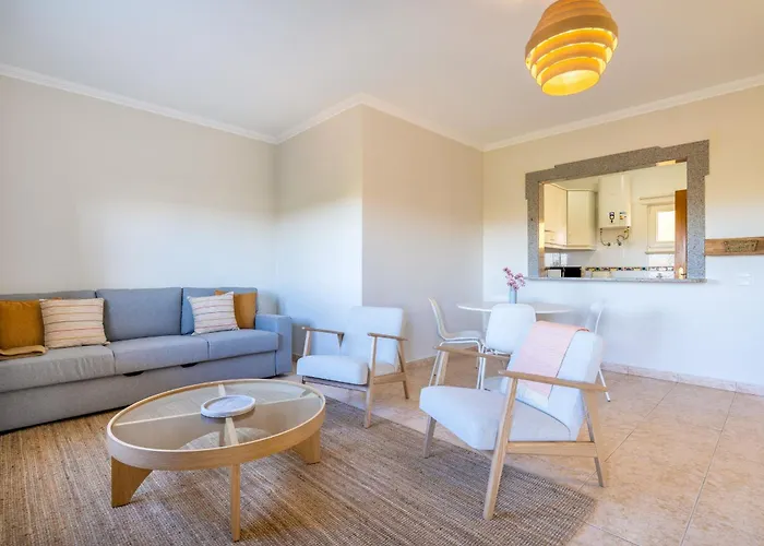 Sunny 1bdr Flat With Pool In Vau By Lovelystay Apartament Portimão