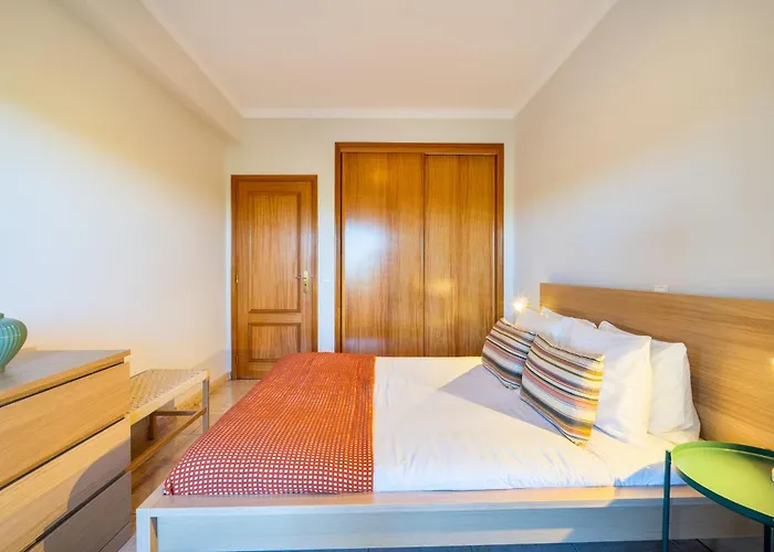 Apartament Sunny 1bdr Flat With Pool In Vau By Lovelystay Portimão