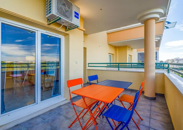 Apartament Sunny 1bdr Flat With Pool In Vau By Lovelystay *