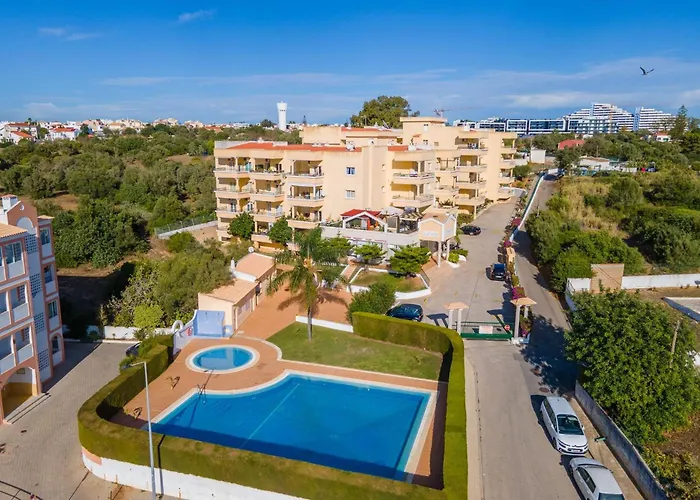 Sunny 1bdr Flat With Pool In Vau By Lovelystay Apartament Portimão