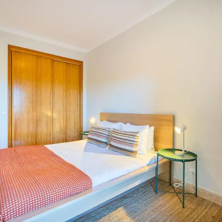Sunny 1bdr Flat With Pool In Vau By Lovelystay Portimão