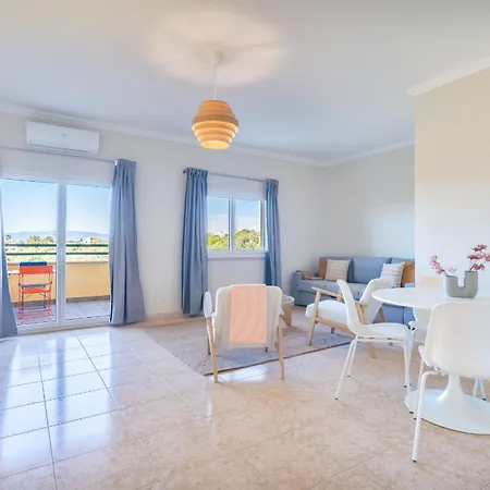 Sunny 1bdr Flat With Pool In Vau By Lovelystay Portimão